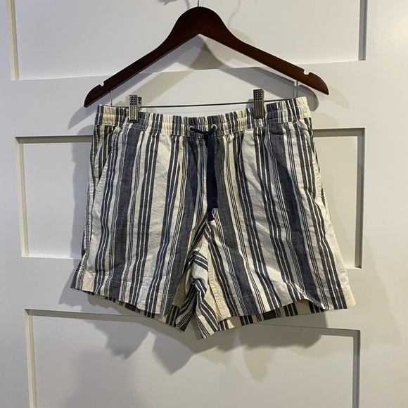 L. L. Bean Women’s Shorts. Women’s size 8 - Picture 6 of 14